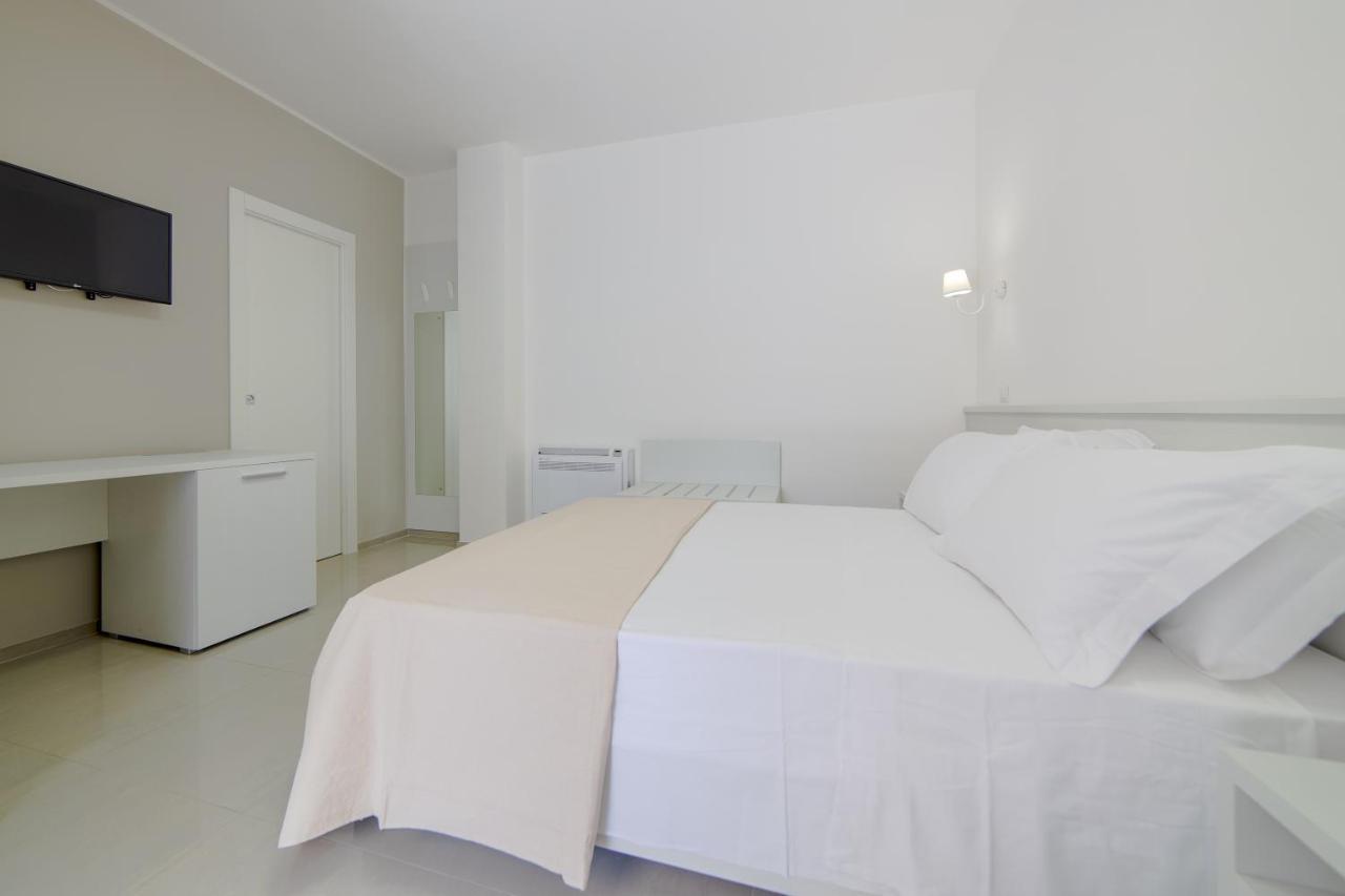 Smart Hotel Ugento ตอร์เร ซาน จิโอวานนิ อูเจนโต ภายนอก รูปภาพ